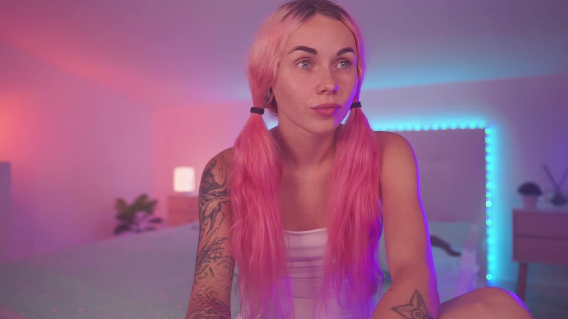 Gallery image thumbnail from Sarah_Pink's myfreecams stream on, 06/15/2023, 20:06 image 16 of 20