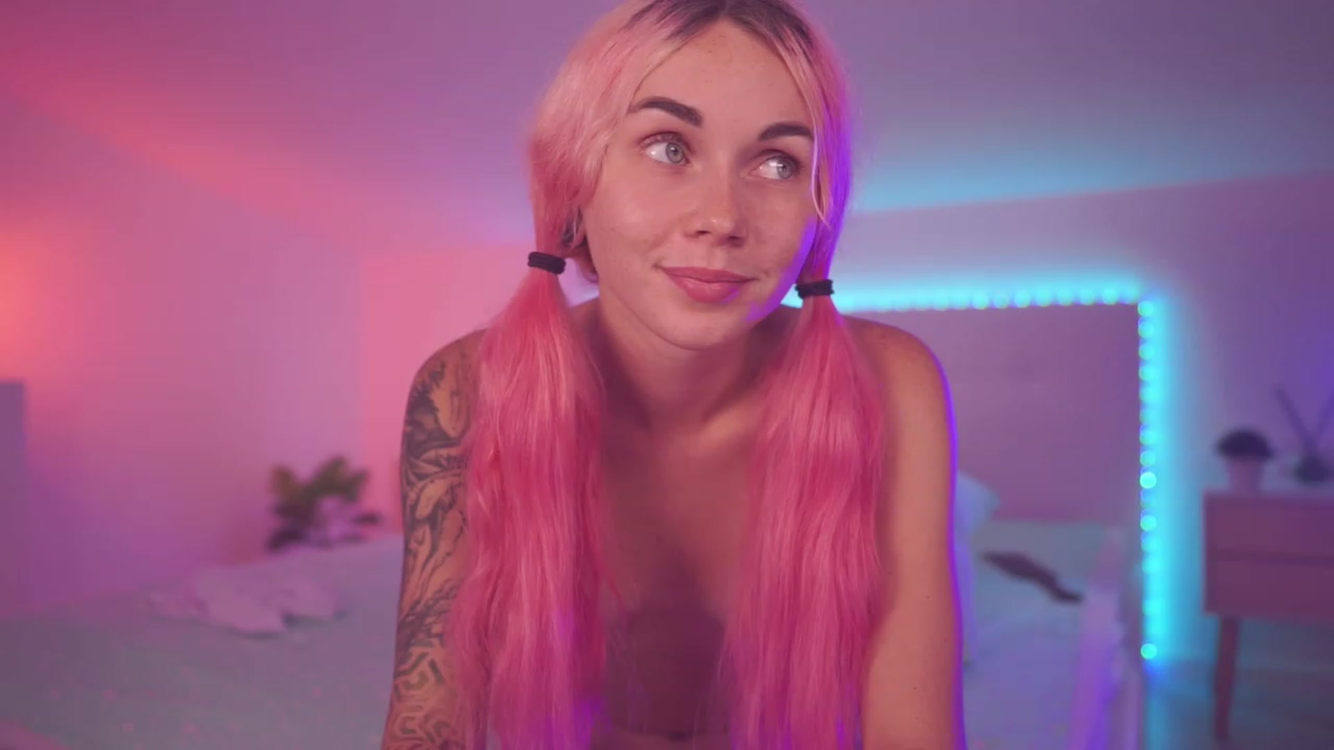 Gallery image thumbnail from Sarah_Pink's myfreecams stream on, 06/15/2023, 20:06 image 6 of 20