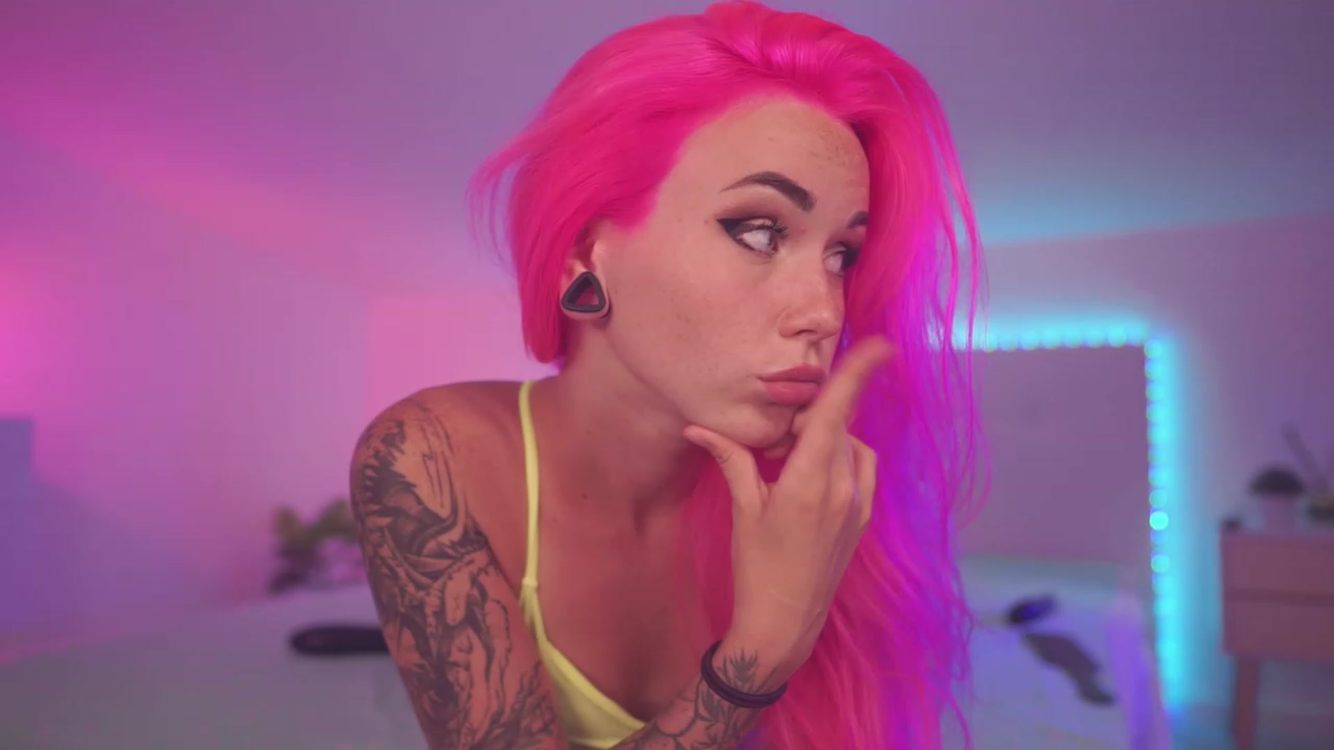 Gallery image thumbnail from Sarah_Pink's myfreecams stream on, 06/26/2023, 18:57 image 18 of 20