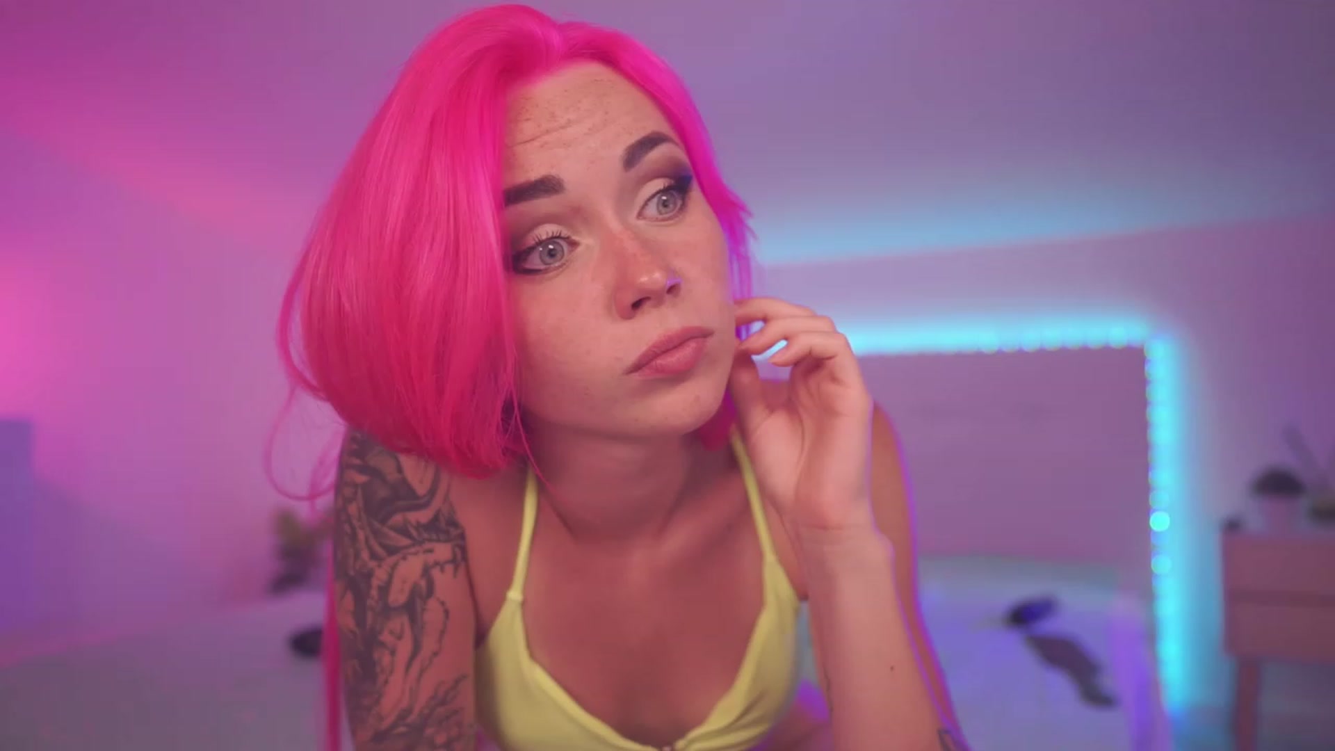 Gallery image thumbnail from Sarah_Pink's myfreecams stream on, 06/26/2023, 19:14 image 1 of 20