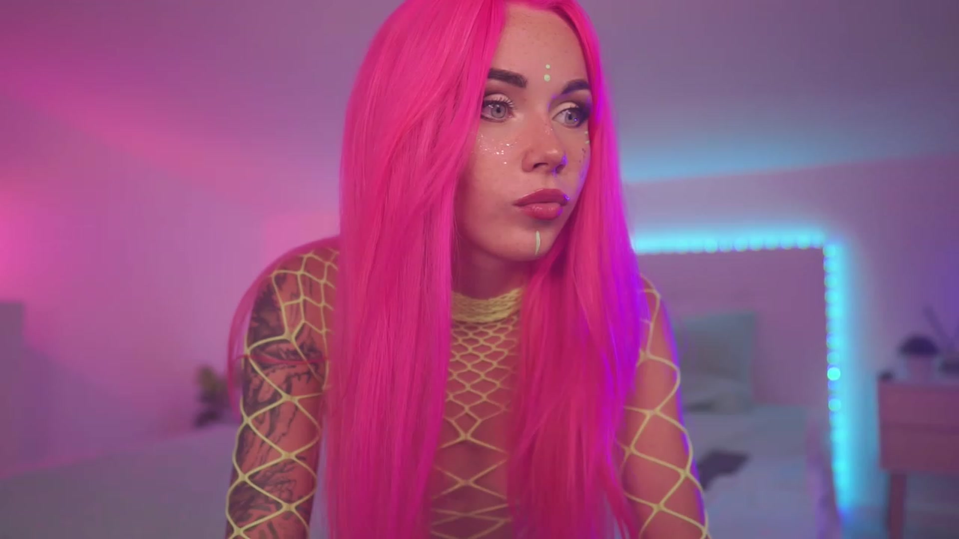 Gallery image thumbnail from Sarah_Pink's myfreecams stream on, 06/27/2023, 19:52 image 2 of 20