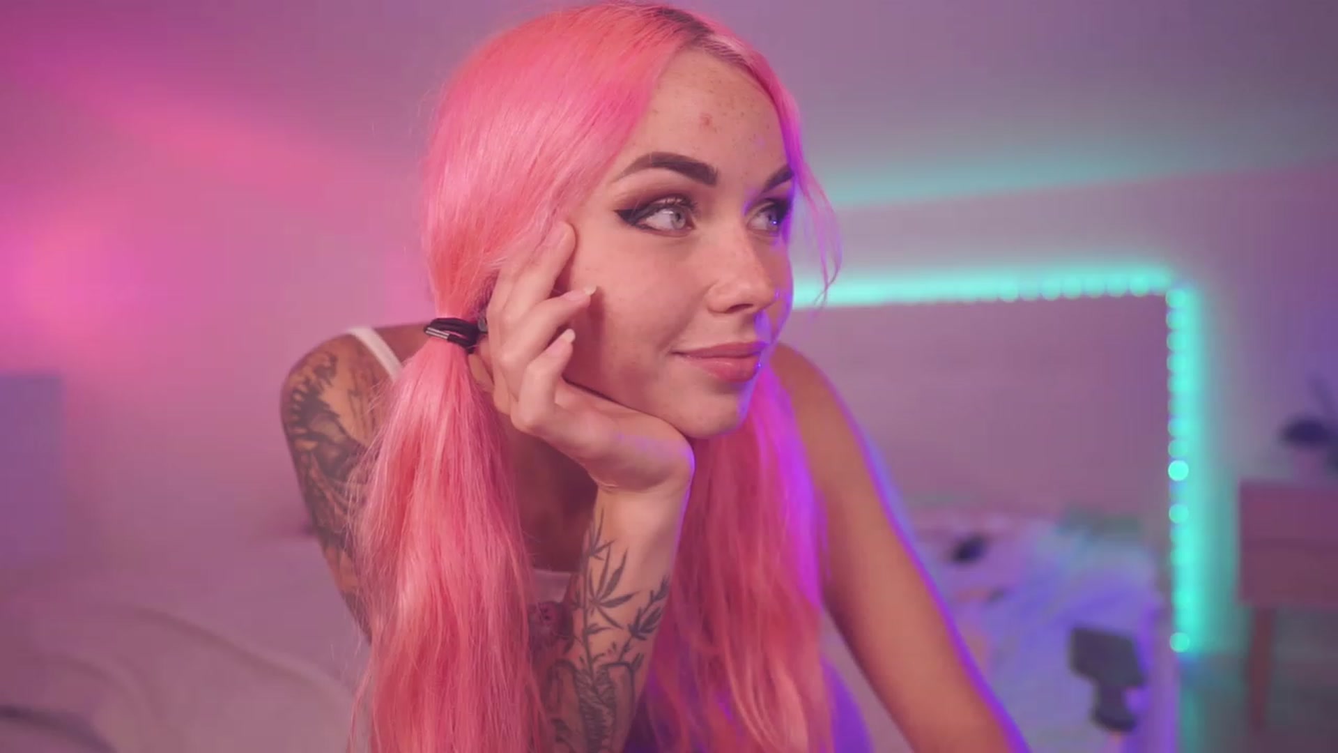 Gallery image thumbnail from Sarah_Pink's myfreecams stream on, 07/21/2023, 20:50 image 19 of 20