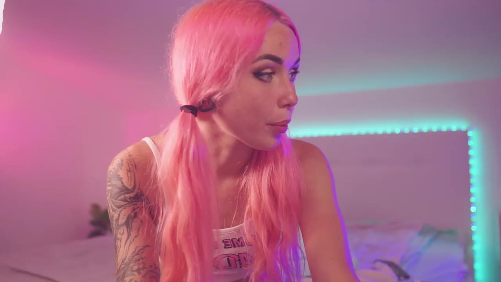 Gallery image thumbnail from Sarah_Pink's myfreecams stream on, 07/21/2023, 20:50 image 5 of 20