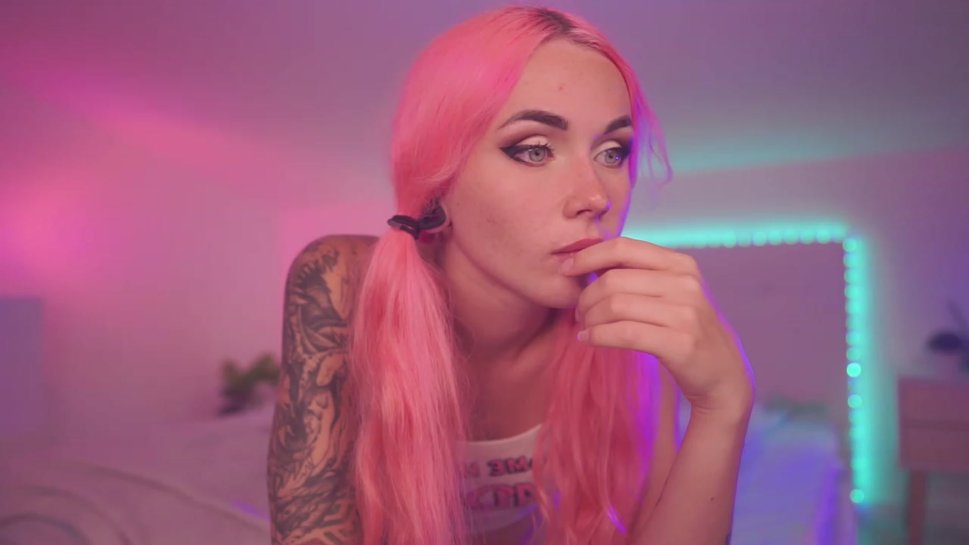 Gallery image thumbnail from Sarah_Pink's myfreecams stream on, 07/21/2023, 20:50 image 1 of 20