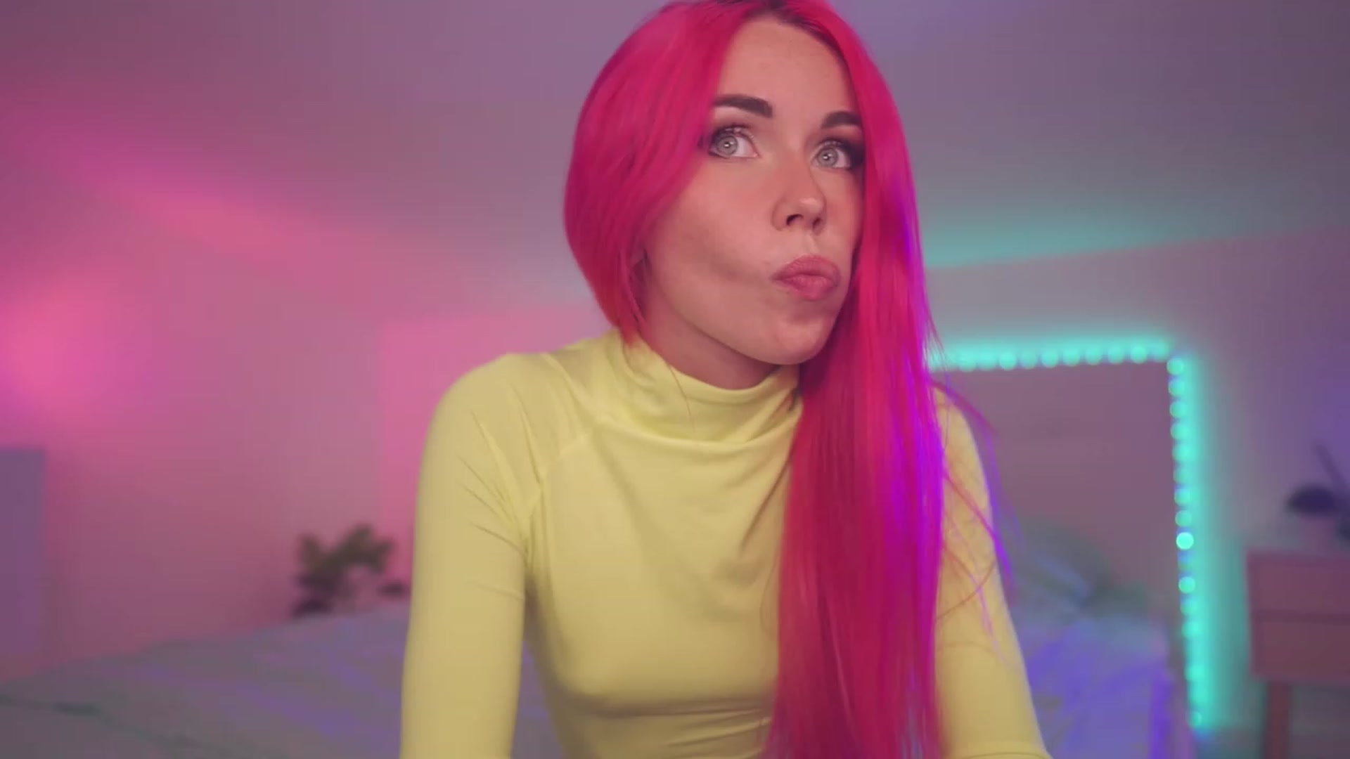 Gallery image thumbnail from Sarah_Pink's myfreecams stream on, 07/26/2023, 18:02 image 3 of 20