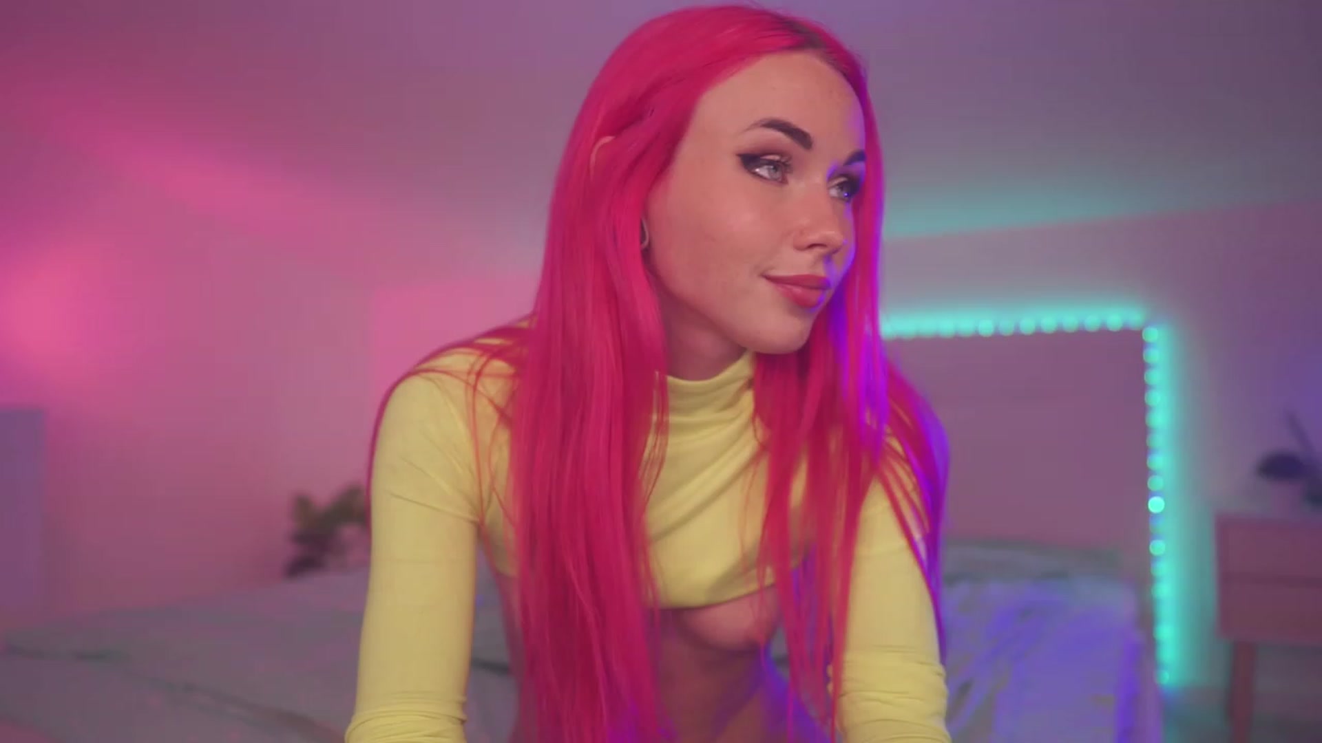 Gallery image thumbnail from Sarah_Pink's myfreecams stream on, 07/26/2023, 20:16 image 2 of 20