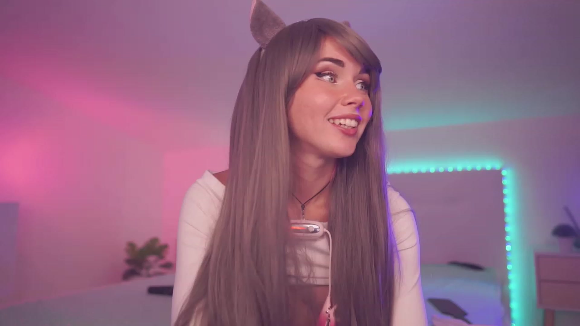 Gallery image thumbnail from Sarah_Pink's myfreecams stream on, 08/05/2023, 19:05 image 19 of 20