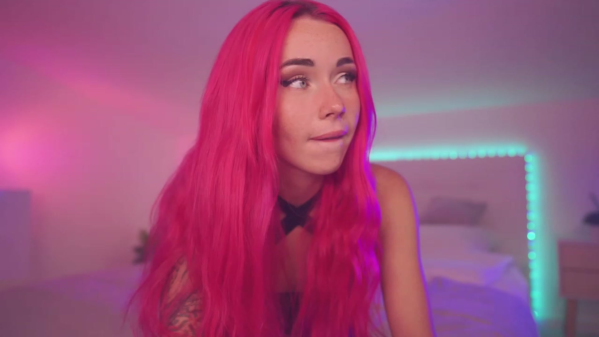 Gallery image thumbnail from Sarah_Pink's myfreecams stream on, 08/11/2023, 17:14 image 3 of 20