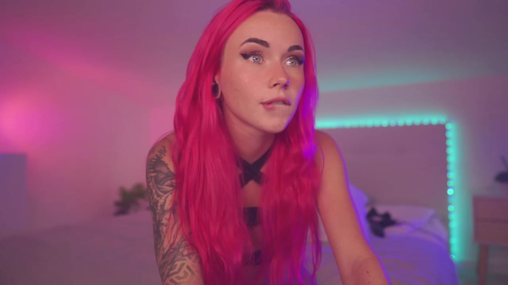 Gallery image thumbnail from Sarah_Pink's myfreecams stream on, 08/11/2023, 18:53 image 3 of 20
