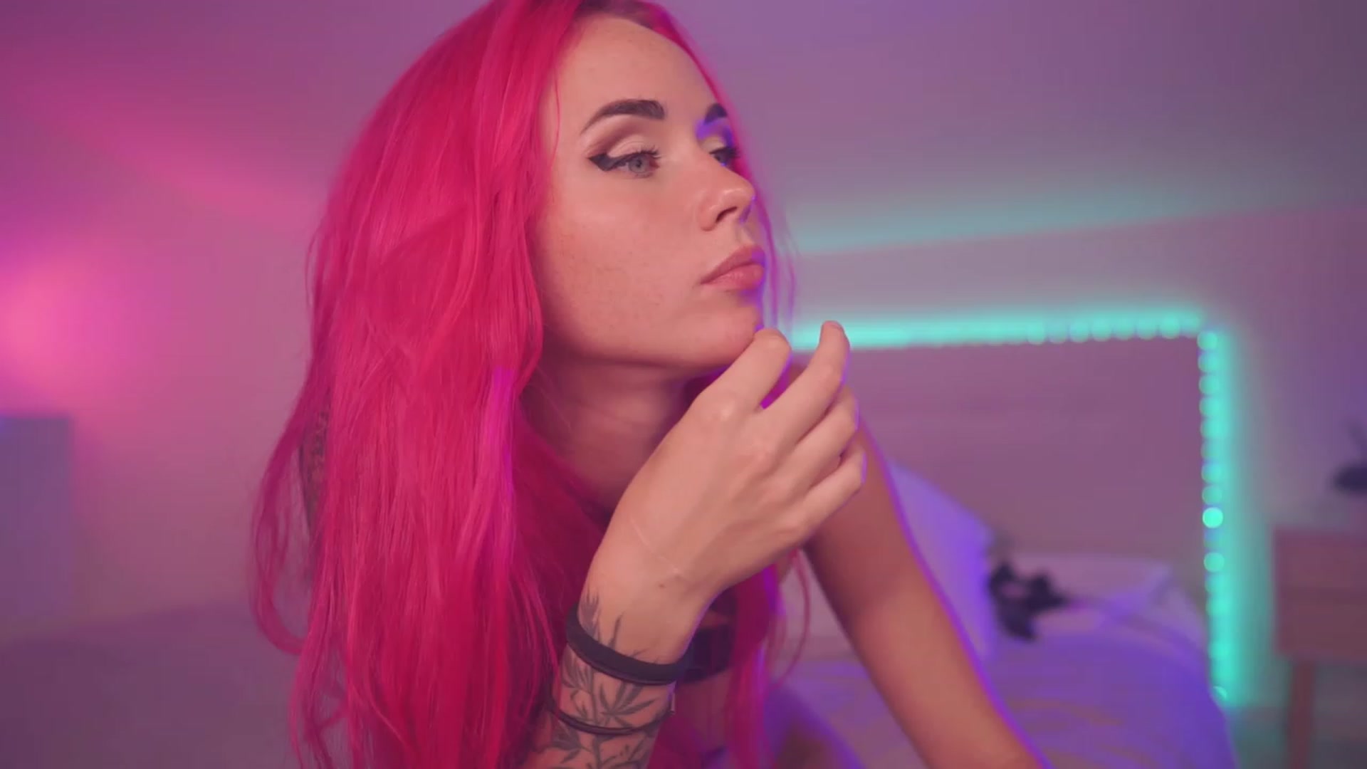 Gallery image thumbnail from Sarah_Pink's myfreecams stream on, 08/11/2023, 18:53 image 5 of 20