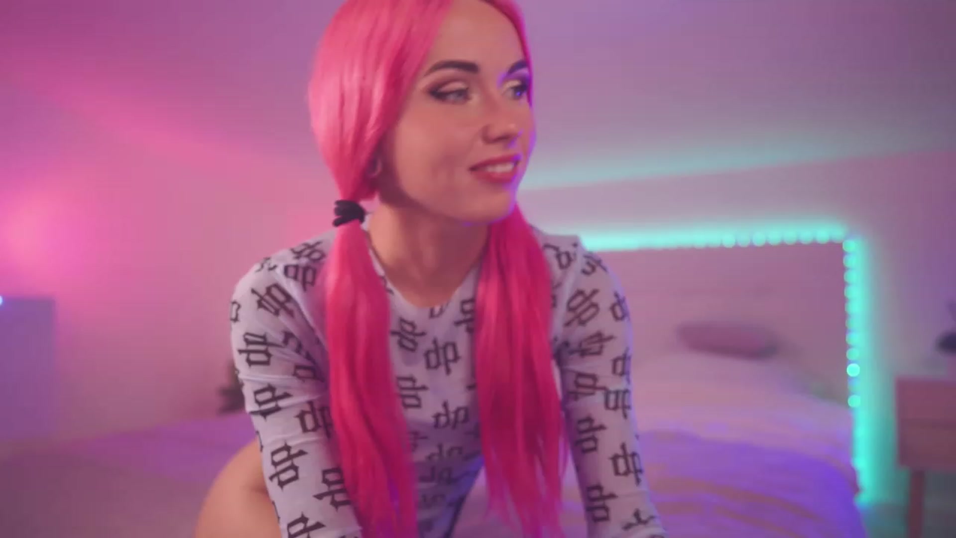 Gallery image thumbnail from Sarah_Pink's myfreecams stream on, 08/17/2023, 19:08 image 7 of 20