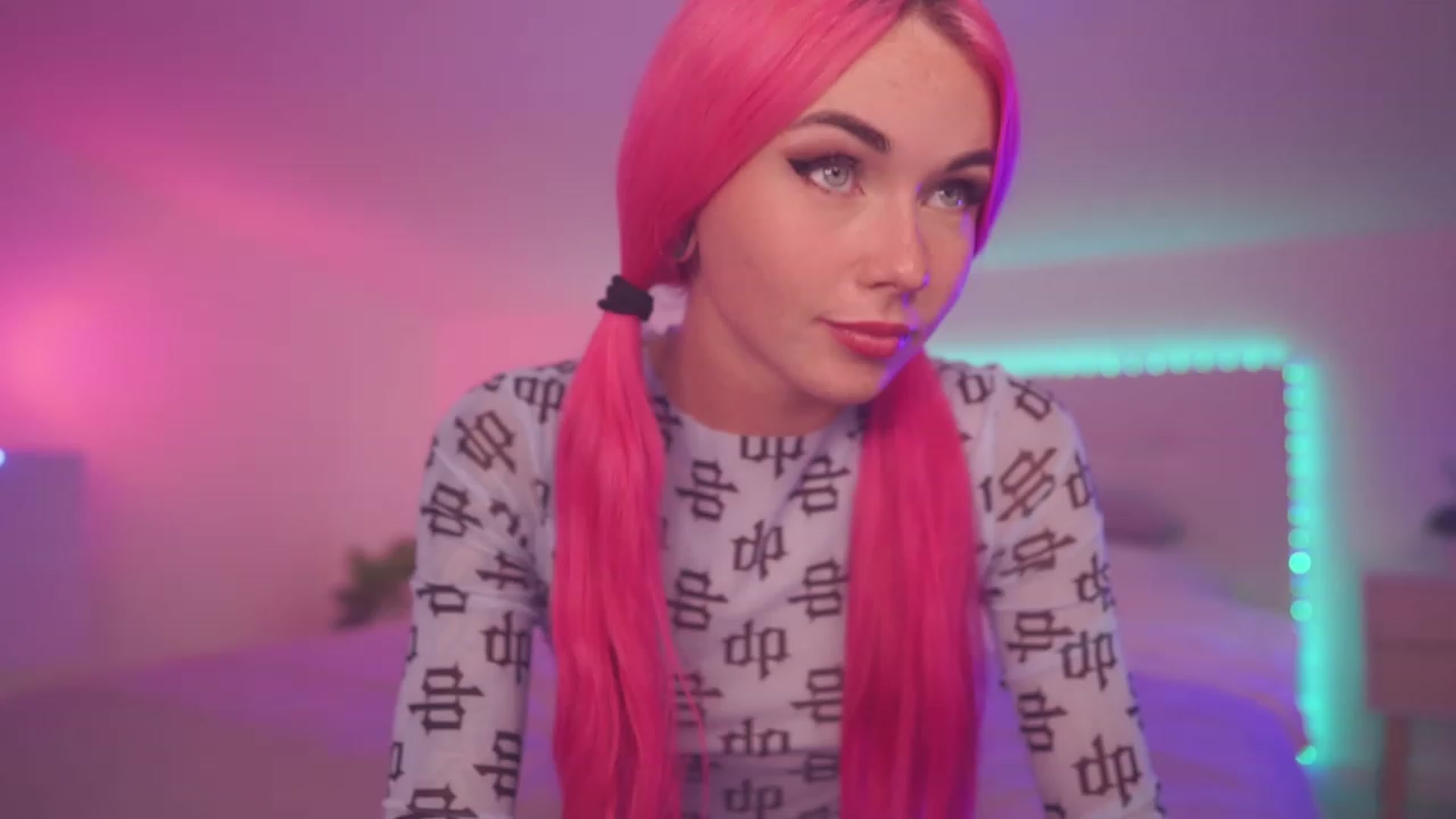 Gallery image thumbnail from Sarah_Pink's myfreecams stream on, 08/17/2023, 19:08 image 4 of 20