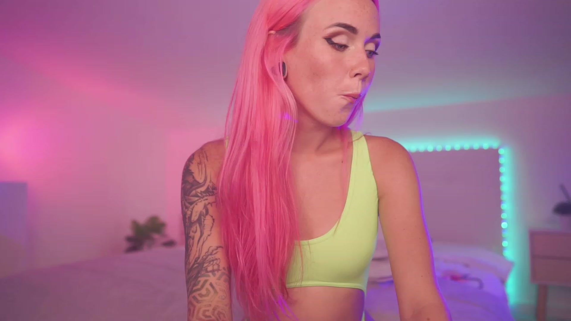 Gallery image thumbnail from Sarah_Pink's myfreecams stream on, 08/18/2023, 19:55 image 14 of 20
