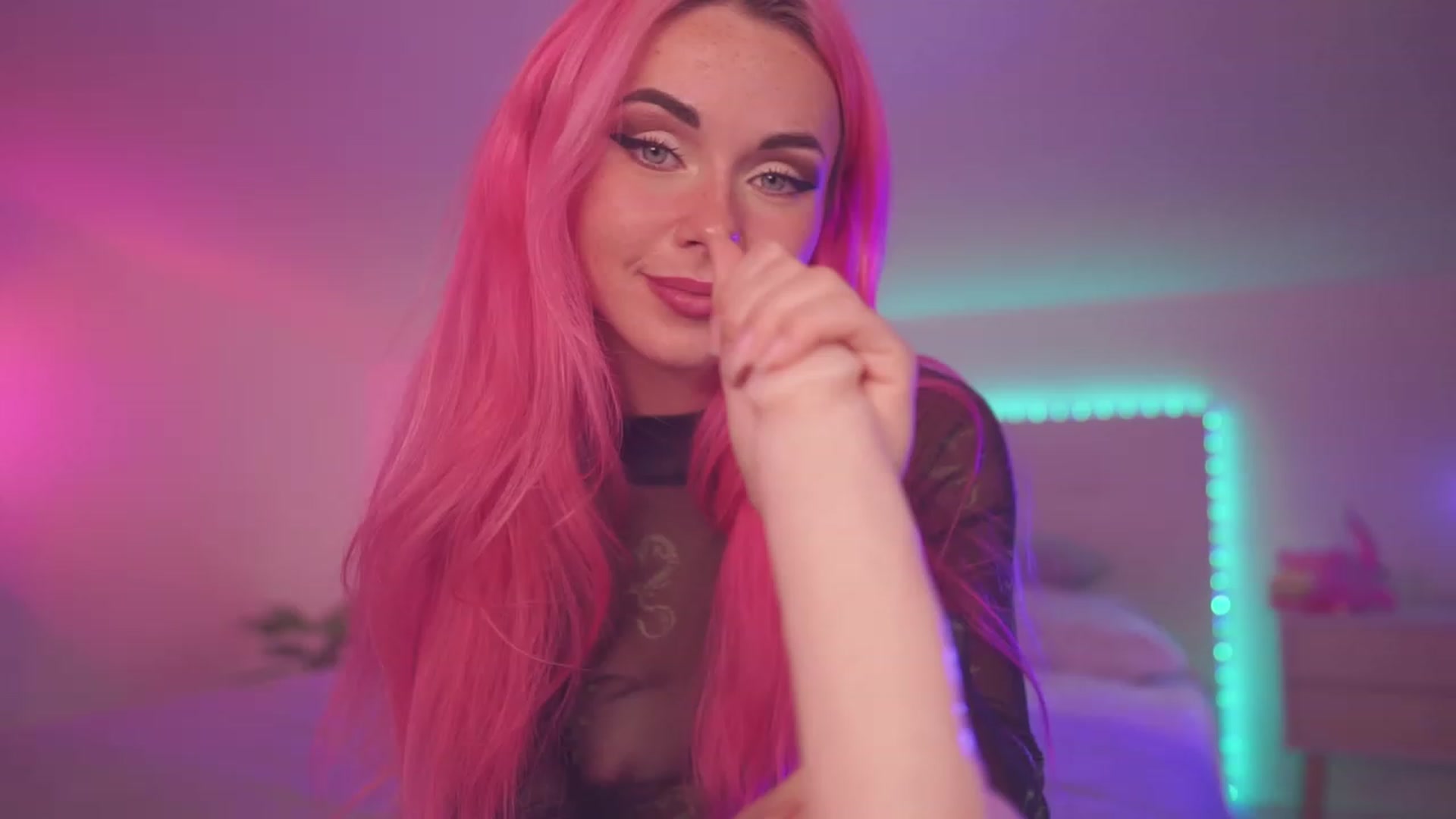 Gallery image thumbnail from Sarah_Pink's myfreecams stream on, 09/16/2023, 19:09 image 1 of 20