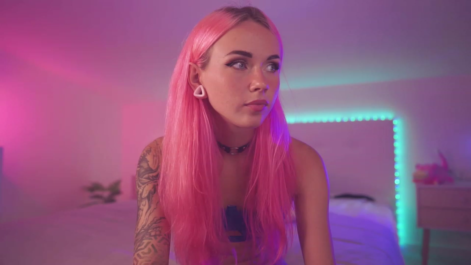 Gallery image thumbnail from Sarah_Pink's myfreecams stream on, 09/17/2023, 19:06 image 19 of 20