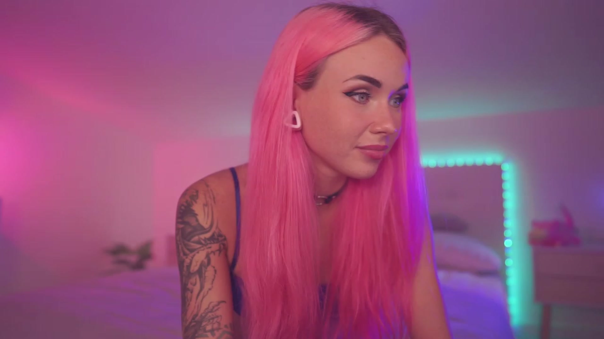 Gallery image thumbnail from Sarah_Pink's myfreecams stream on, 09/17/2023, 19:06 image 3 of 20