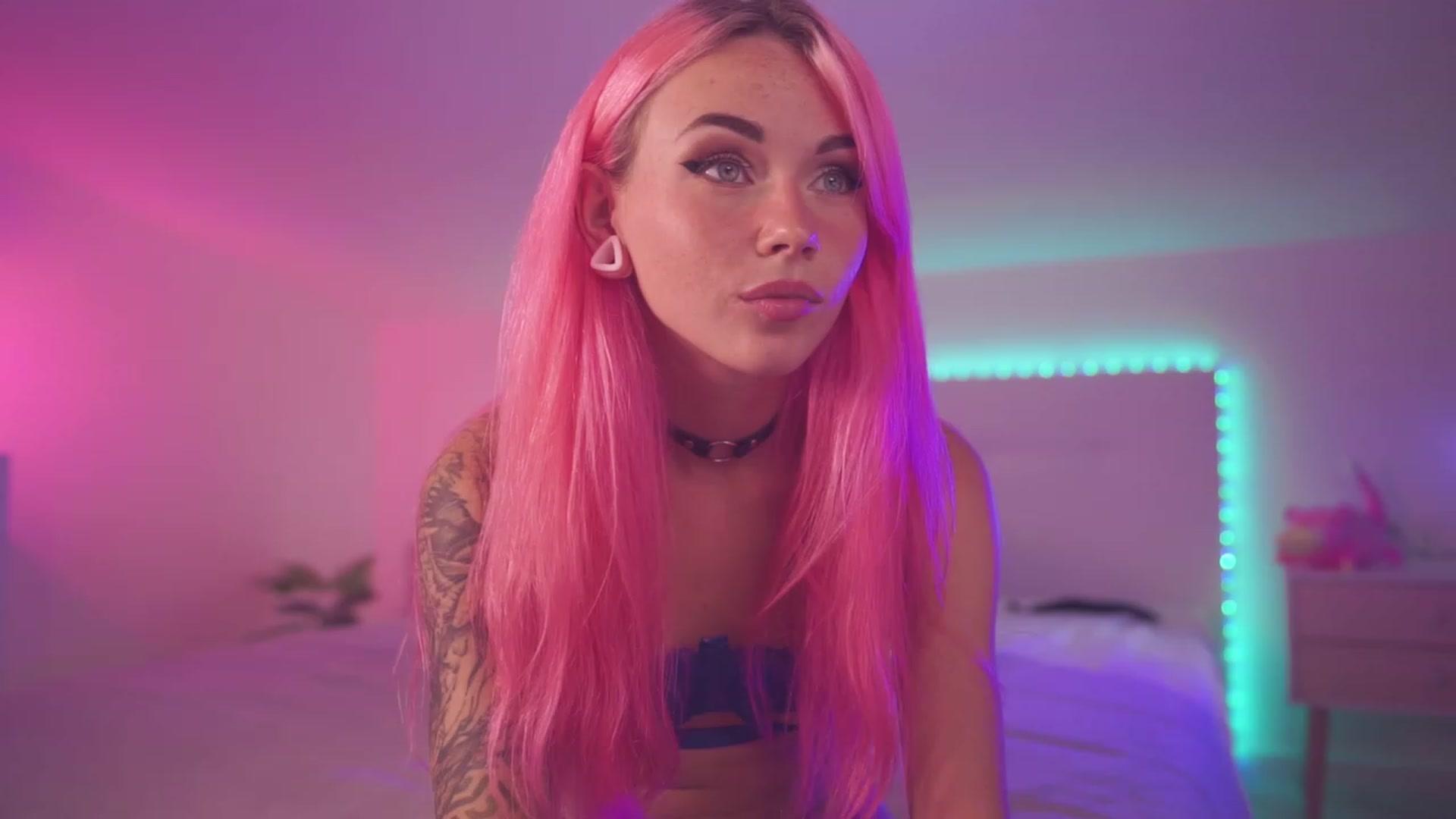 Gallery image thumbnail from Sarah_Pink's myfreecams stream on, 09/17/2023, 19:06 image 16 of 20