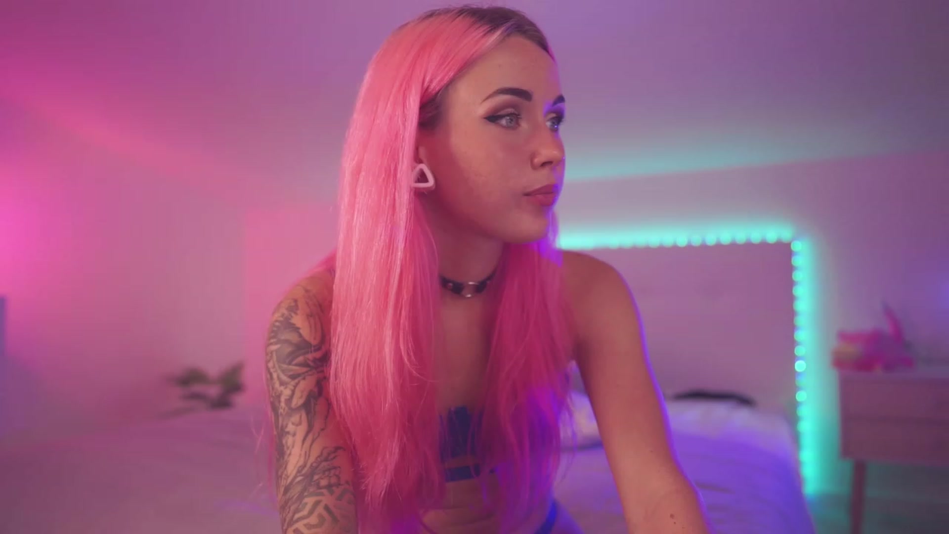 Gallery image thumbnail from Sarah_Pink's myfreecams stream on, 09/17/2023, 19:06 image 17 of 20