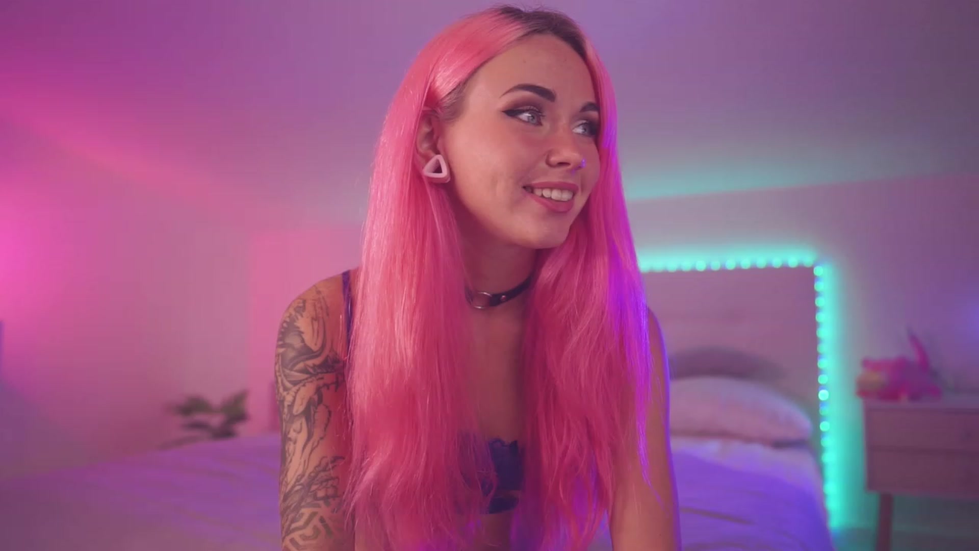 Gallery image thumbnail from Sarah_Pink's myfreecams stream on, 09/17/2023, 19:06 image 7 of 20