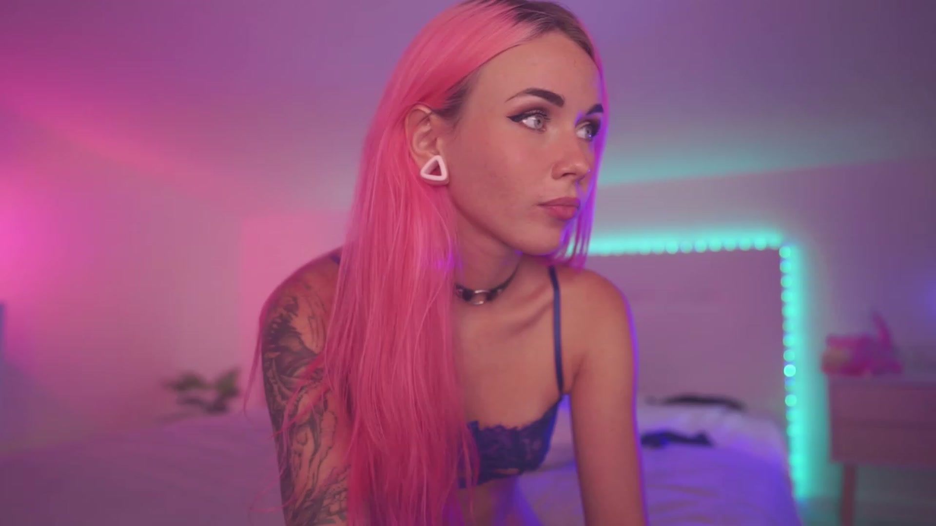Gallery image thumbnail from Sarah_Pink's myfreecams stream on, 09/17/2023, 20:22 image 8 of 20