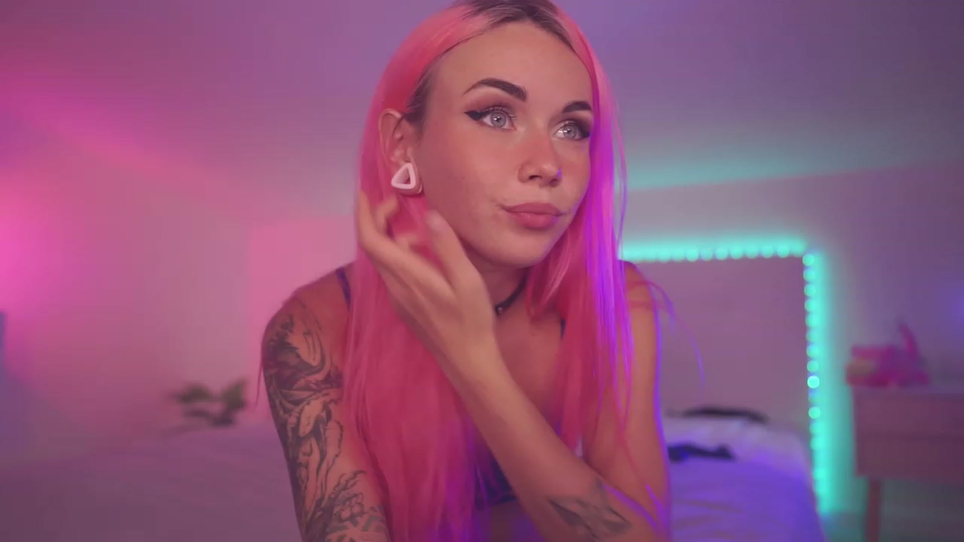 Gallery image thumbnail from Sarah_Pink's myfreecams stream on, 09/17/2023, 20:22 image 9 of 20