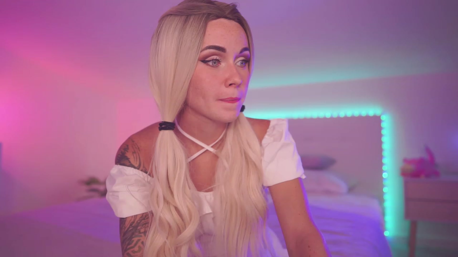 Gallery image thumbnail from Sarah_Pink's myfreecams stream on, 09/18/2023, 19:02 image 11 of 20