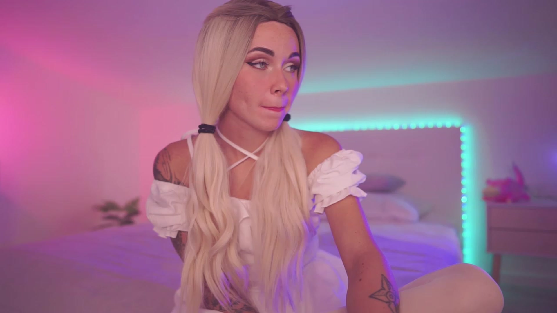 Gallery image thumbnail from Sarah_Pink's myfreecams stream on, 09/18/2023, 19:02 image 5 of 20