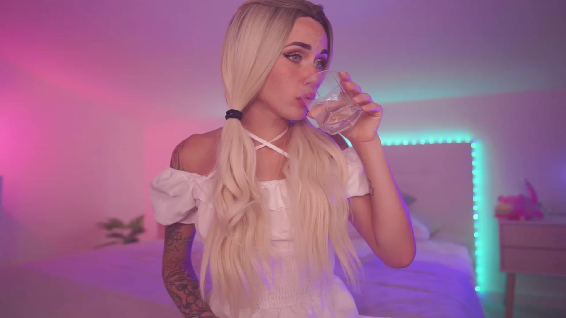 Gallery image thumbnail from Sarah_Pink's myfreecams stream on, 09/18/2023, 19:02 image 18 of 20