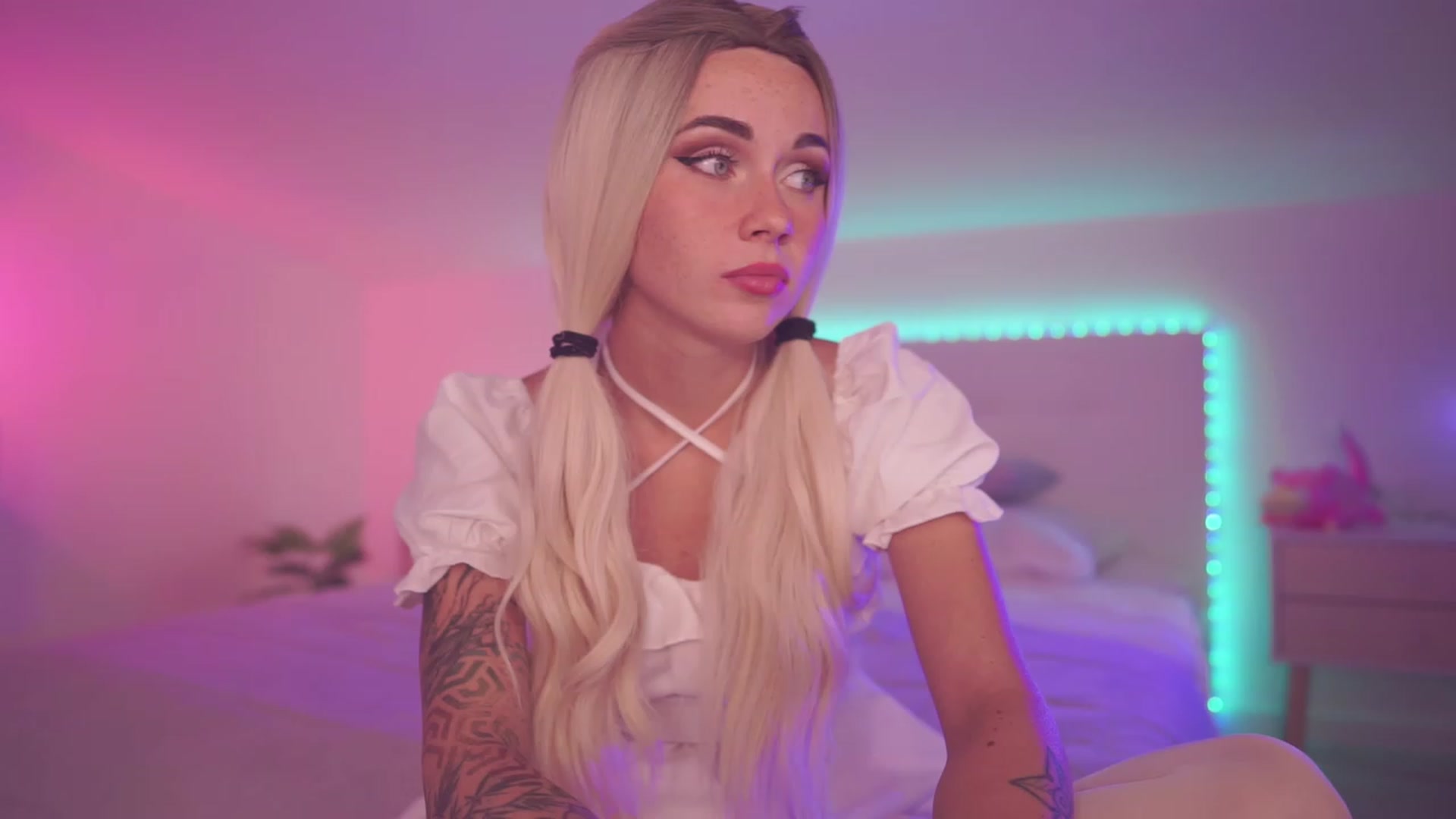 Gallery image thumbnail from Sarah_Pink's myfreecams stream on, 09/18/2023, 19:02 image 2 of 20