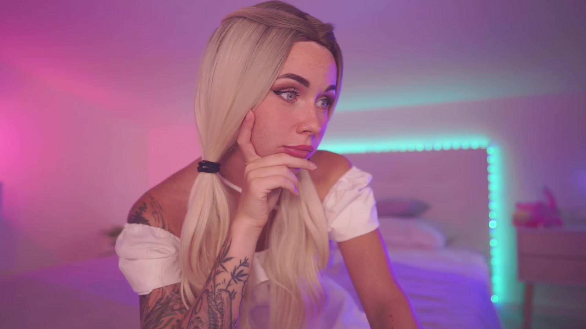 Gallery image thumbnail from Sarah_Pink's myfreecams stream on, 09/18/2023, 19:02 image 13 of 20