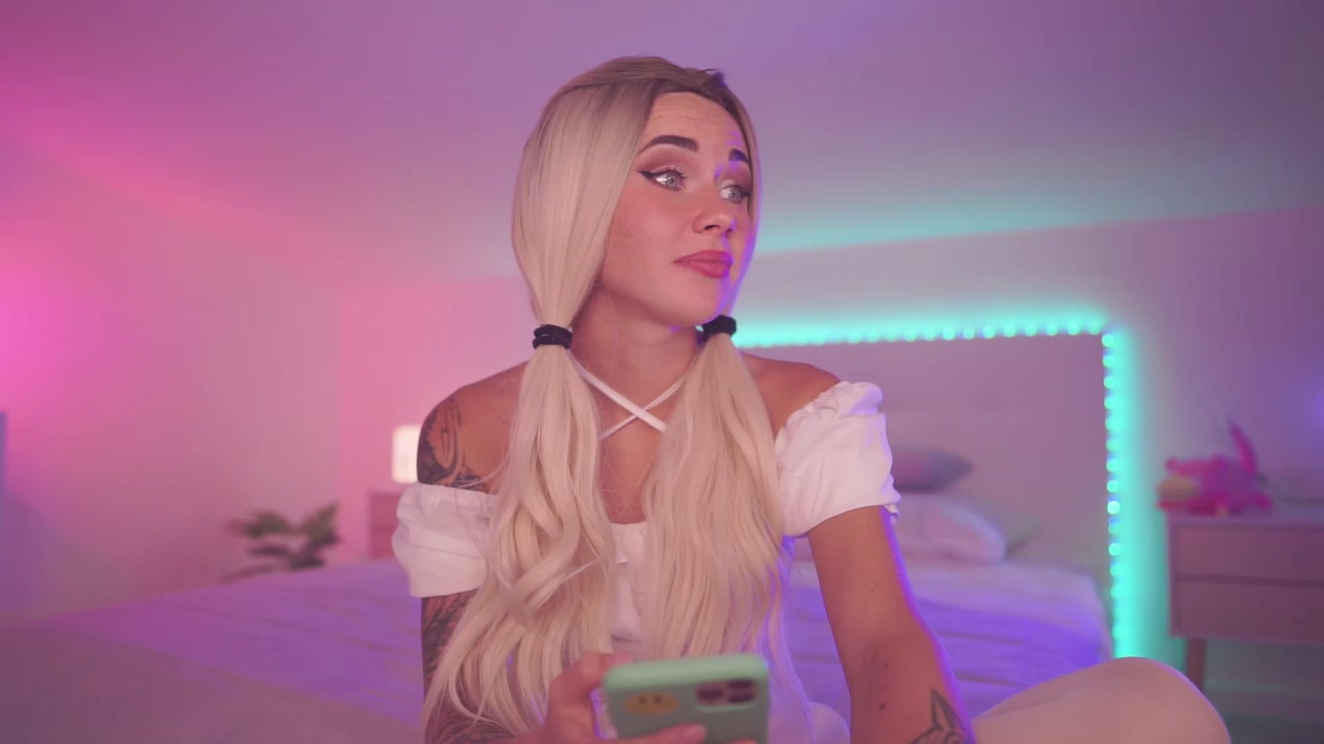 Gallery image thumbnail from Sarah_Pink's myfreecams stream on, 09/18/2023, 19:02 image 20 of 20