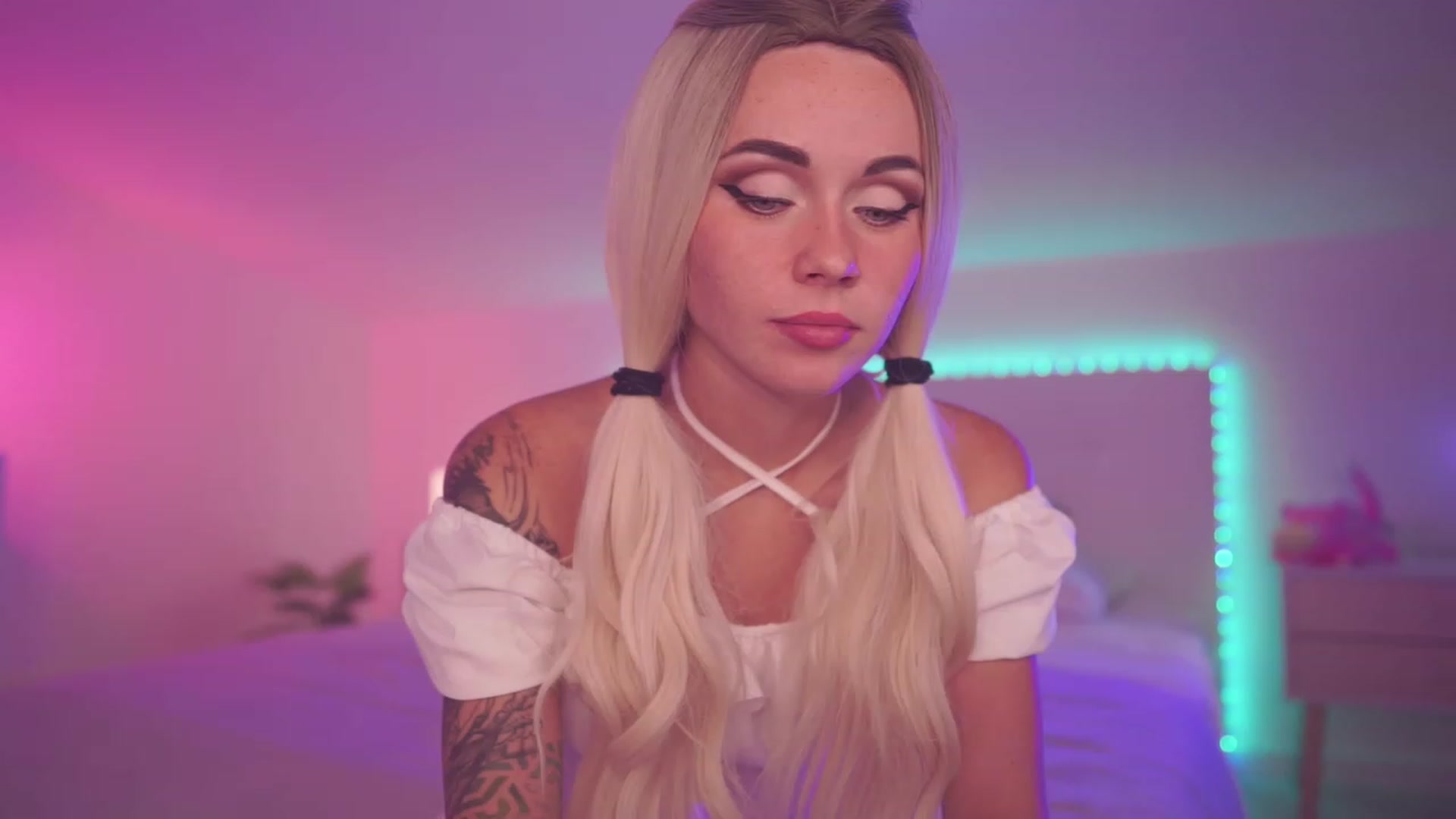 Gallery image thumbnail from Sarah_Pink's myfreecams stream on, 09/18/2023, 19:02 image 10 of 20