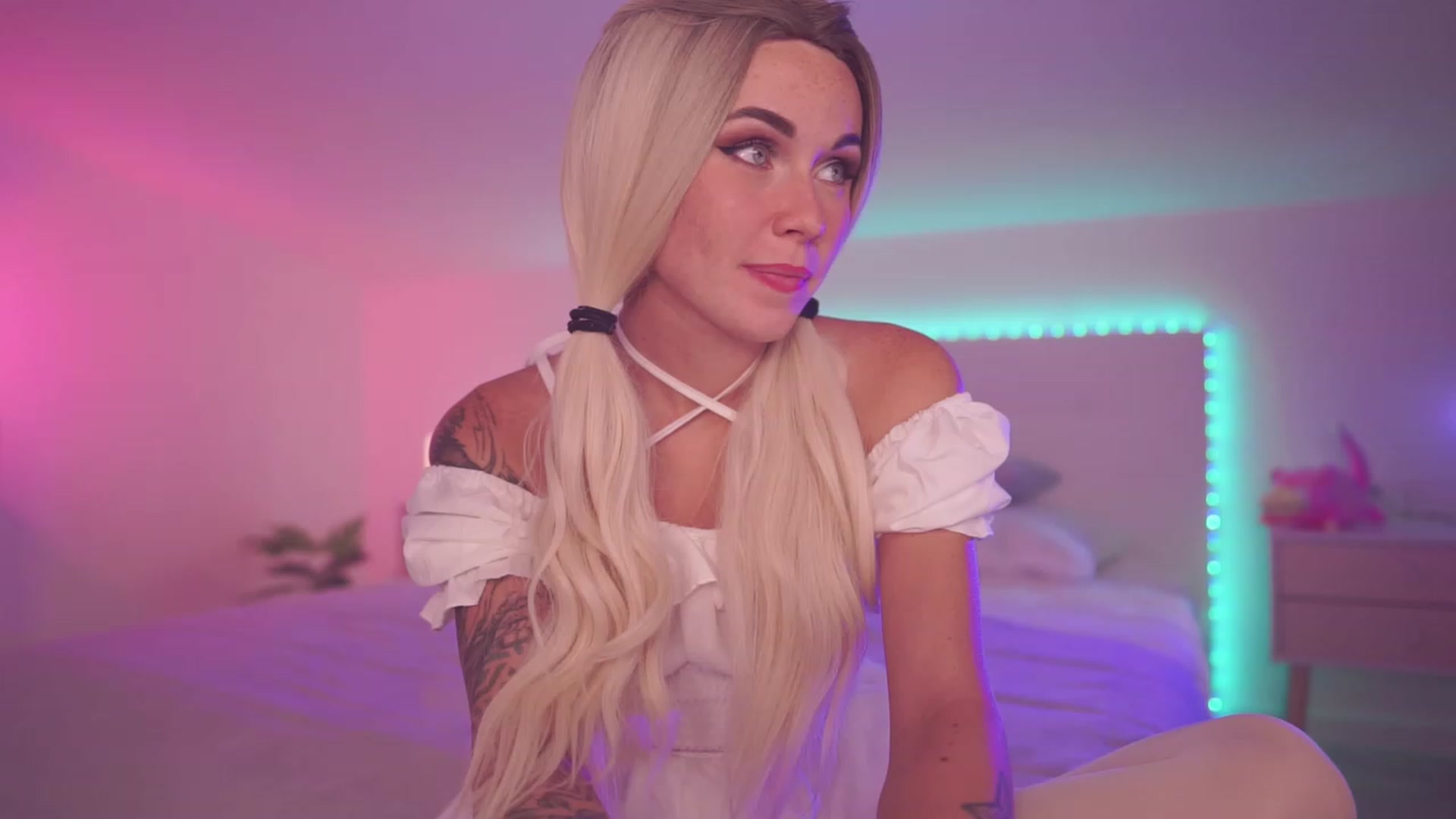 Gallery image thumbnail from Sarah_Pink's myfreecams stream on, 09/18/2023, 19:02 image 4 of 20