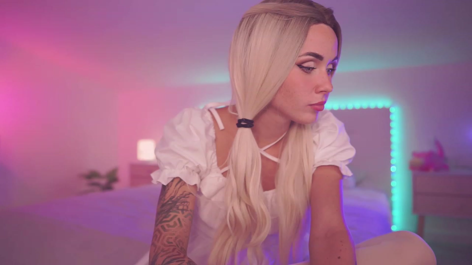 Gallery image thumbnail from Sarah_Pink's myfreecams stream on, 09/18/2023, 19:02 image 3 of 20