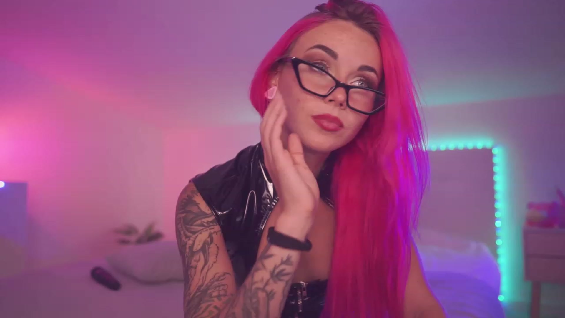 Gallery image thumbnail from Sarah_Pink's myfreecams stream on, 09/29/2023, 20:42 image 9 of 20
