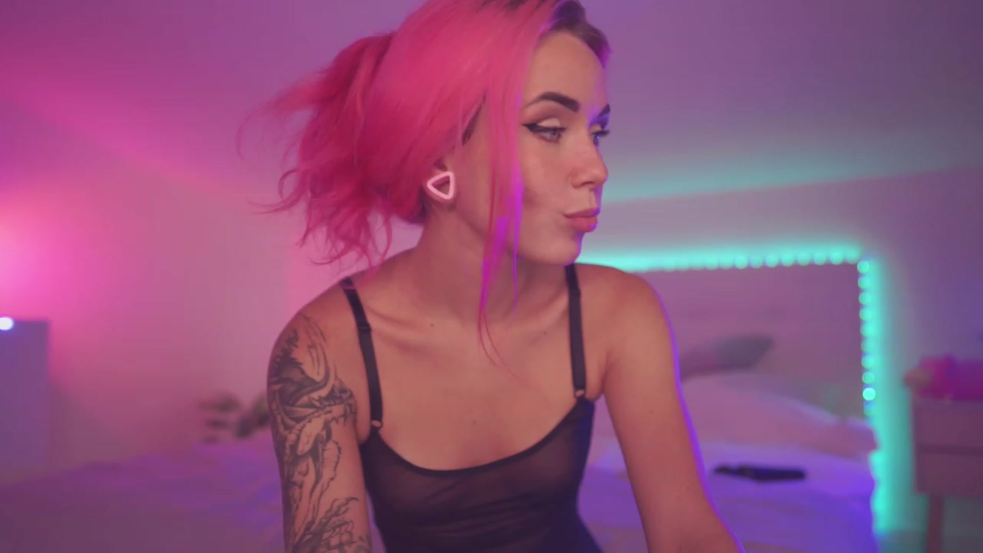 Gallery image thumbnail from Sarah_Pink's myfreecams stream on, 10/06/2023, 18:13 image 5 of 20