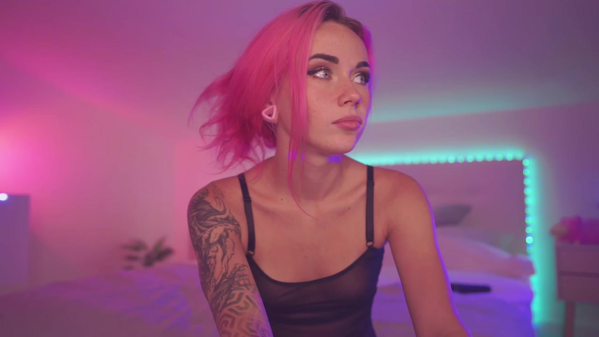 Gallery image thumbnail from Sarah_Pink's myfreecams stream on, 10/06/2023, 18:13 image 4 of 20