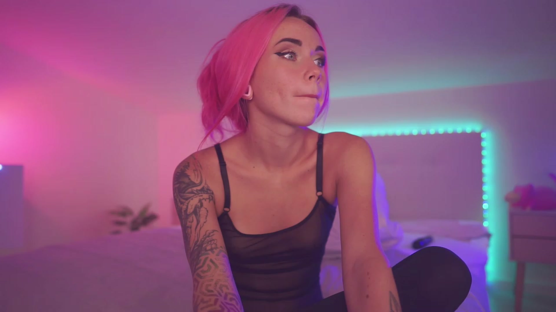 Gallery image thumbnail from Sarah_Pink's myfreecams stream on, 10/06/2023, 18:58 image 19 of 20