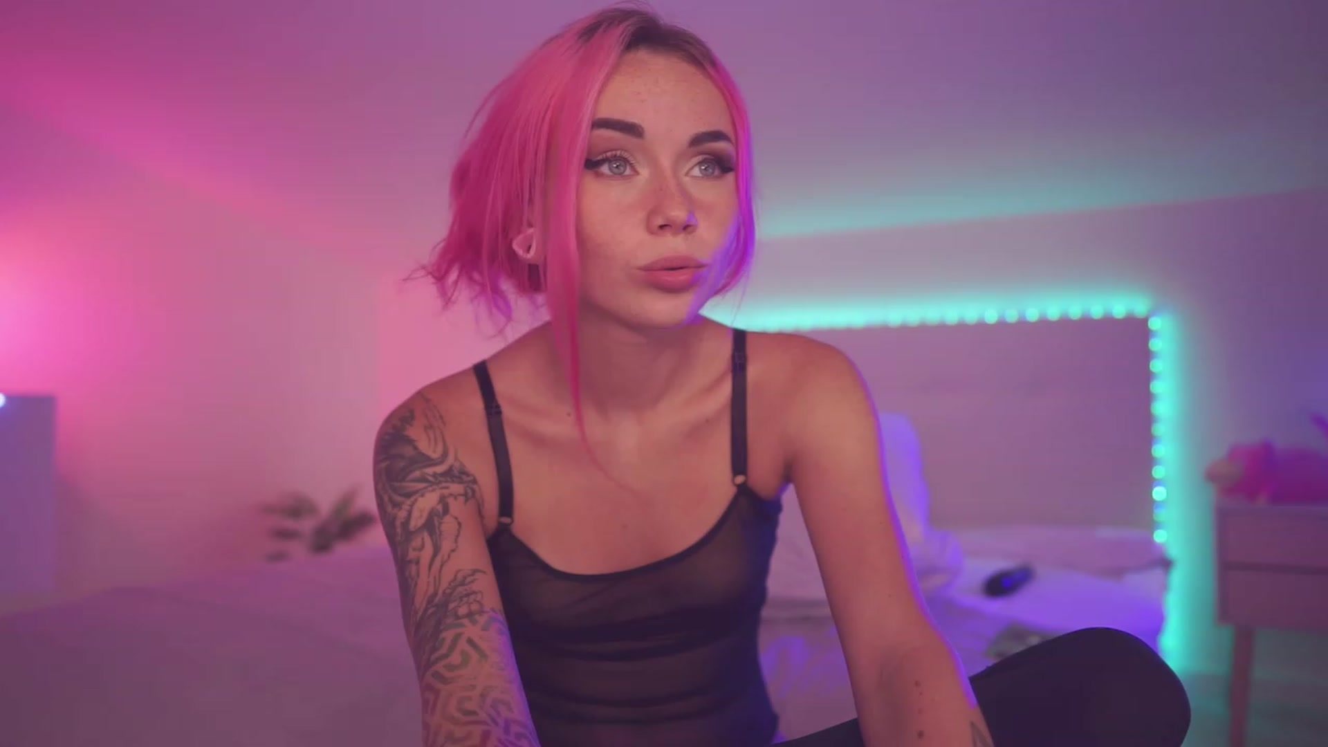 Gallery image thumbnail from Sarah_Pink's myfreecams stream on, 10/06/2023, 18:58 image 17 of 20