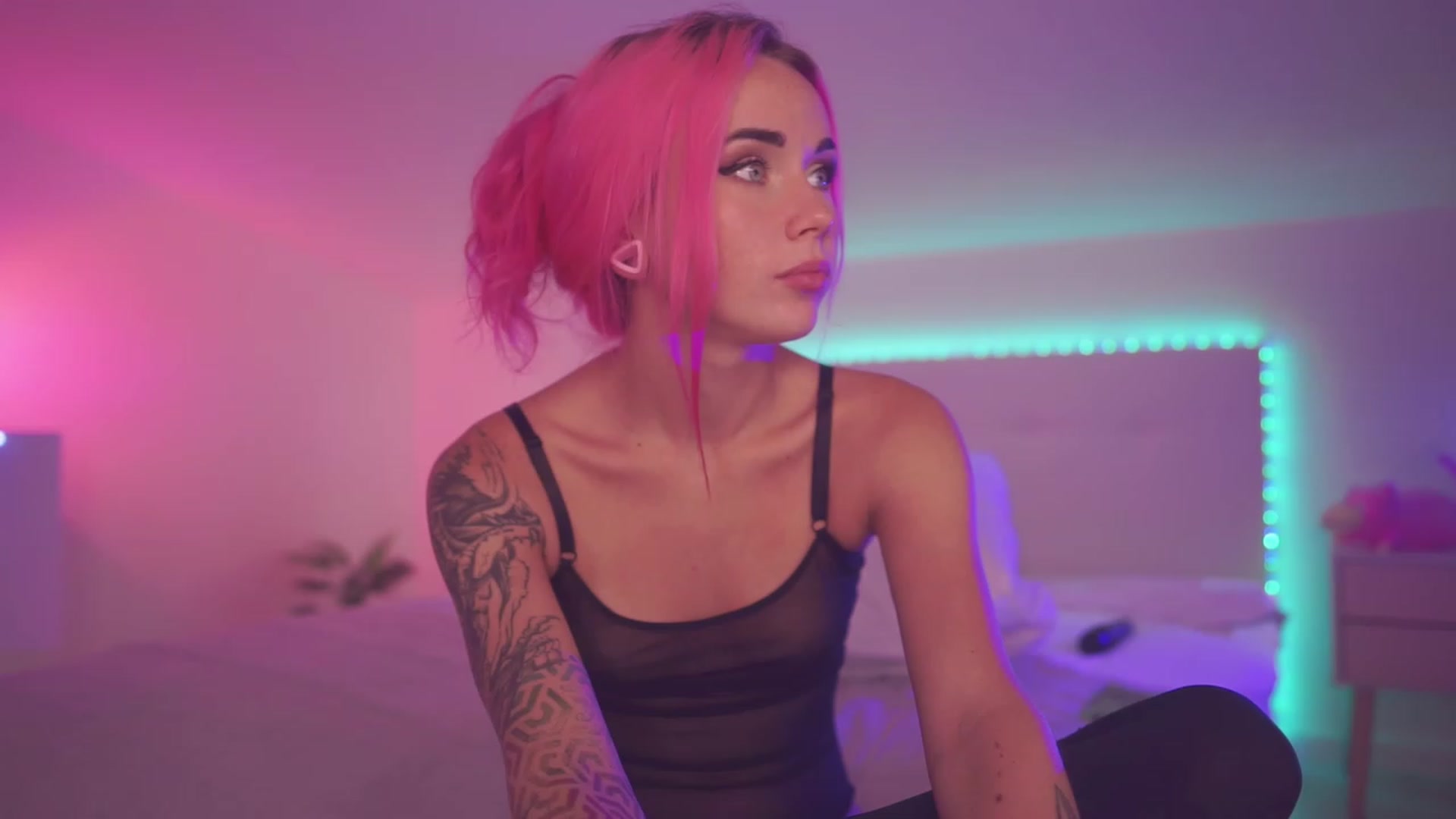 Gallery image thumbnail from Sarah_Pink's myfreecams stream on, 10/06/2023, 18:58 image 16 of 20