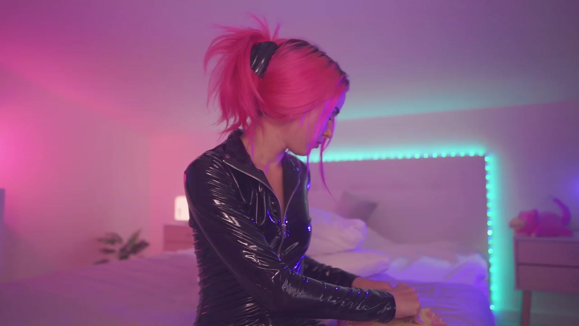 Gallery image thumbnail from Sarah_Pink's myfreecams stream on, 10/08/2023, 18:46 image 13 of 20