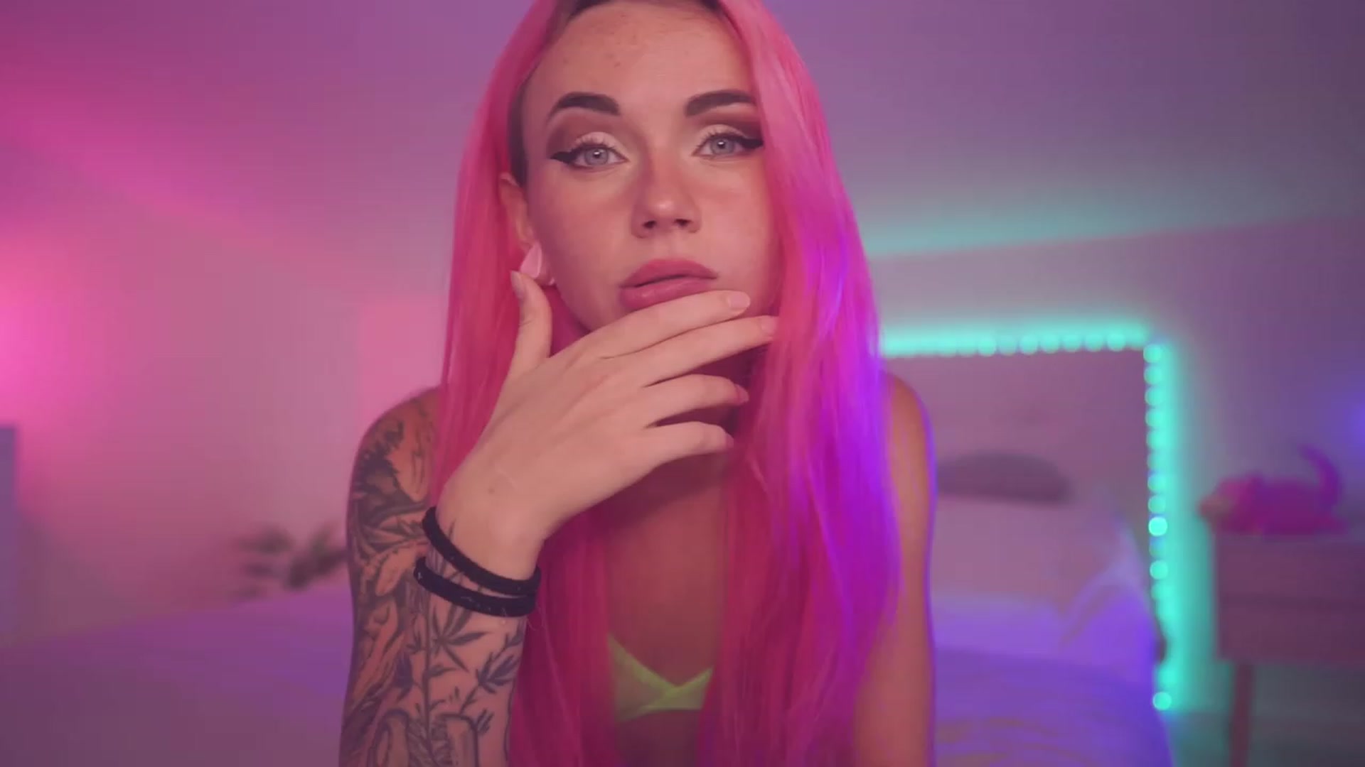 Gallery image thumbnail from Sarah_Pink's myfreecams stream on, 10/10/2023, 18:55 image 9 of 20