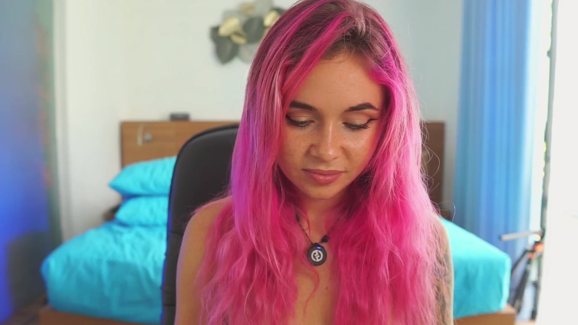 Gallery image thumbnail from Sarah_Pink's myfreecams stream on, 12/10/2025, 05:11 image 16 of 20