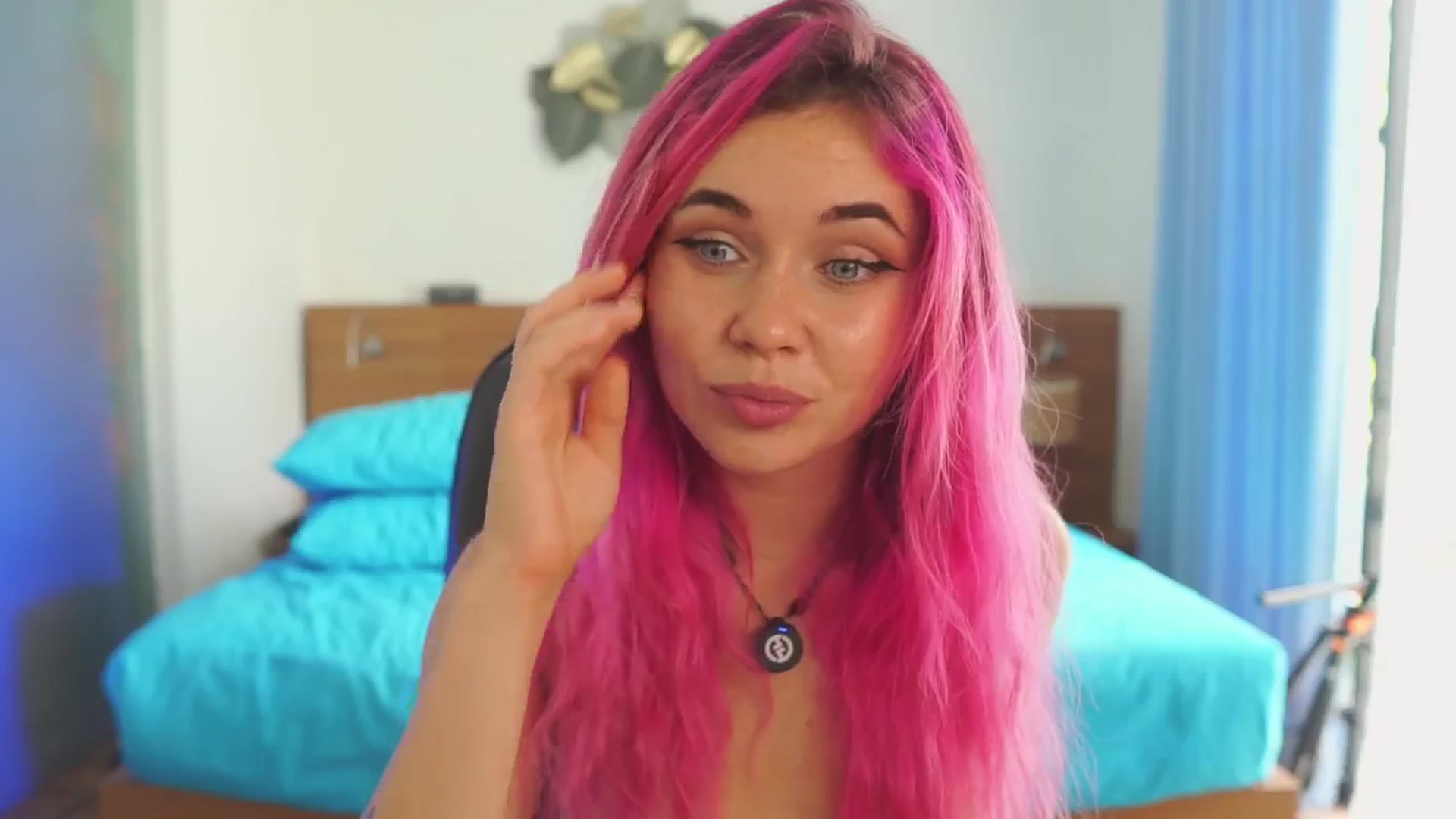 Gallery image thumbnail from Sarah_Pink's myfreecams stream on, 12/10/2025, 05:11 image 18 of 20