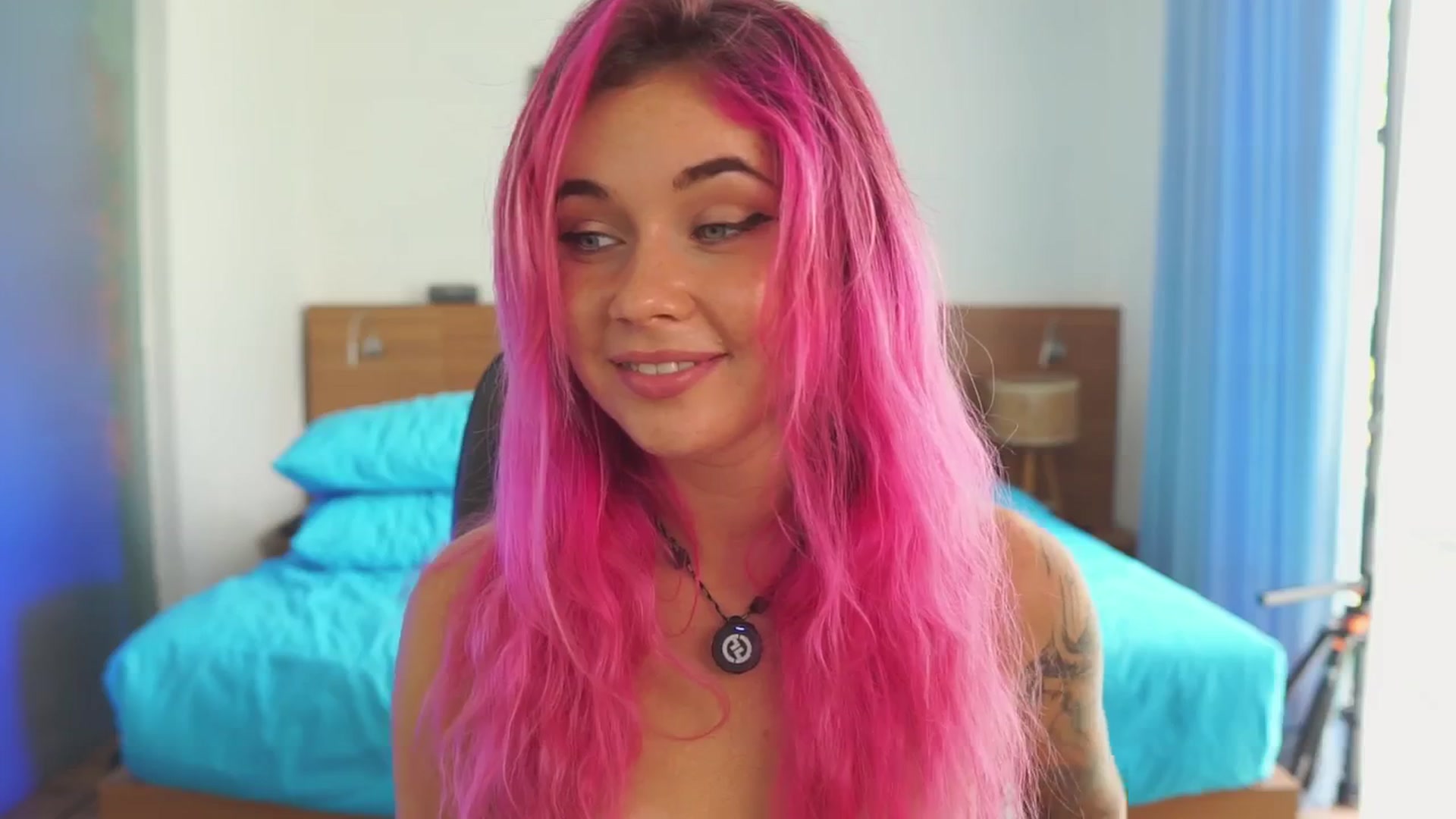 Gallery image thumbnail from Sarah_Pink's myfreecams stream on, 12/10/2025, 05:11 image 12 of 20