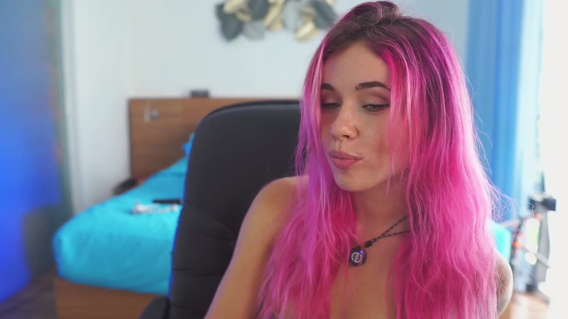 Gallery image thumbnail from Sarah_Pink's myfreecams stream on, 12/11/2025, 04:41 image 14 of 20