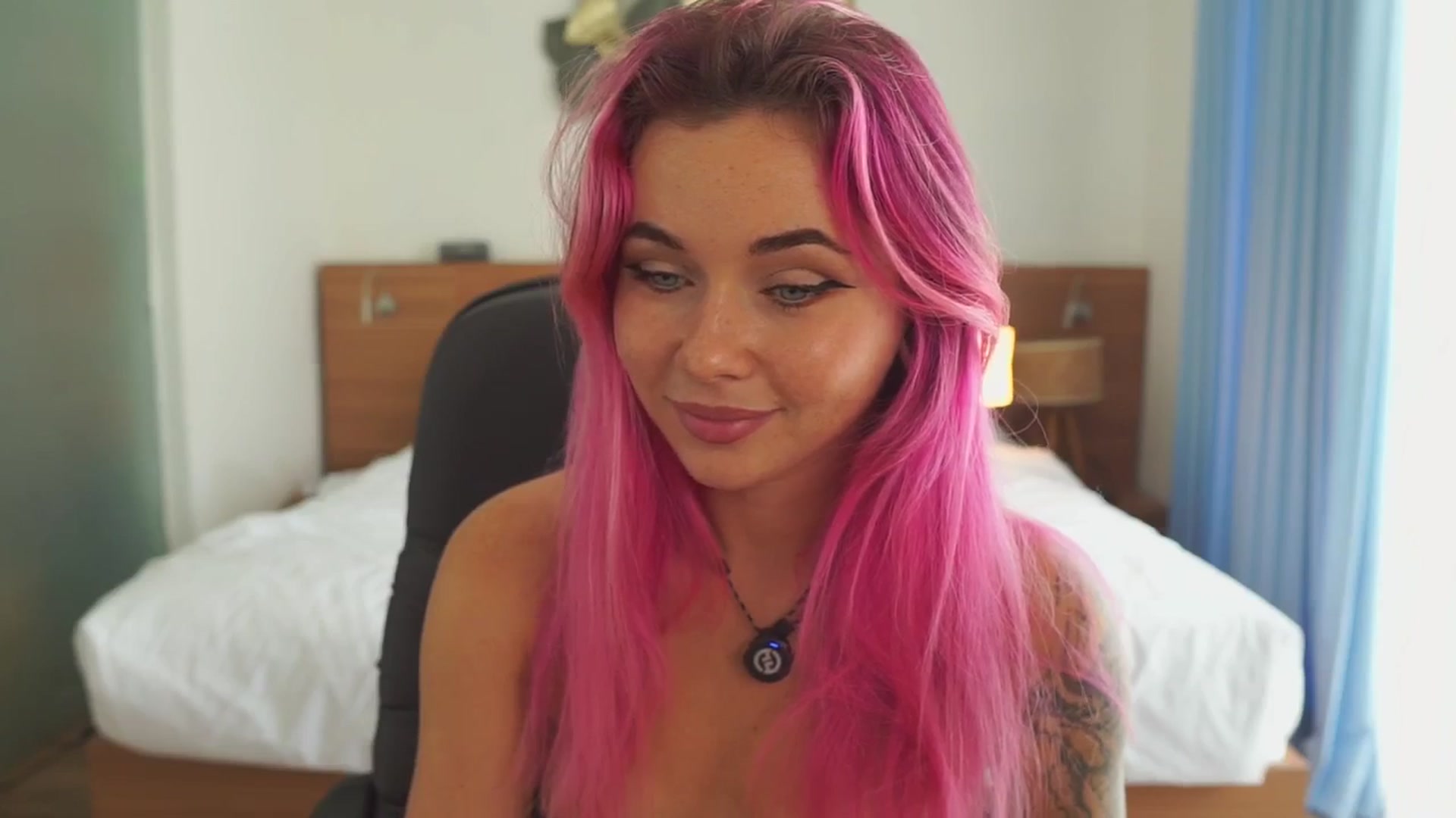 Gallery image thumbnail from Sarah_Pink's myfreecams stream on, 12/18/2025, 02:50 image 20 of 20