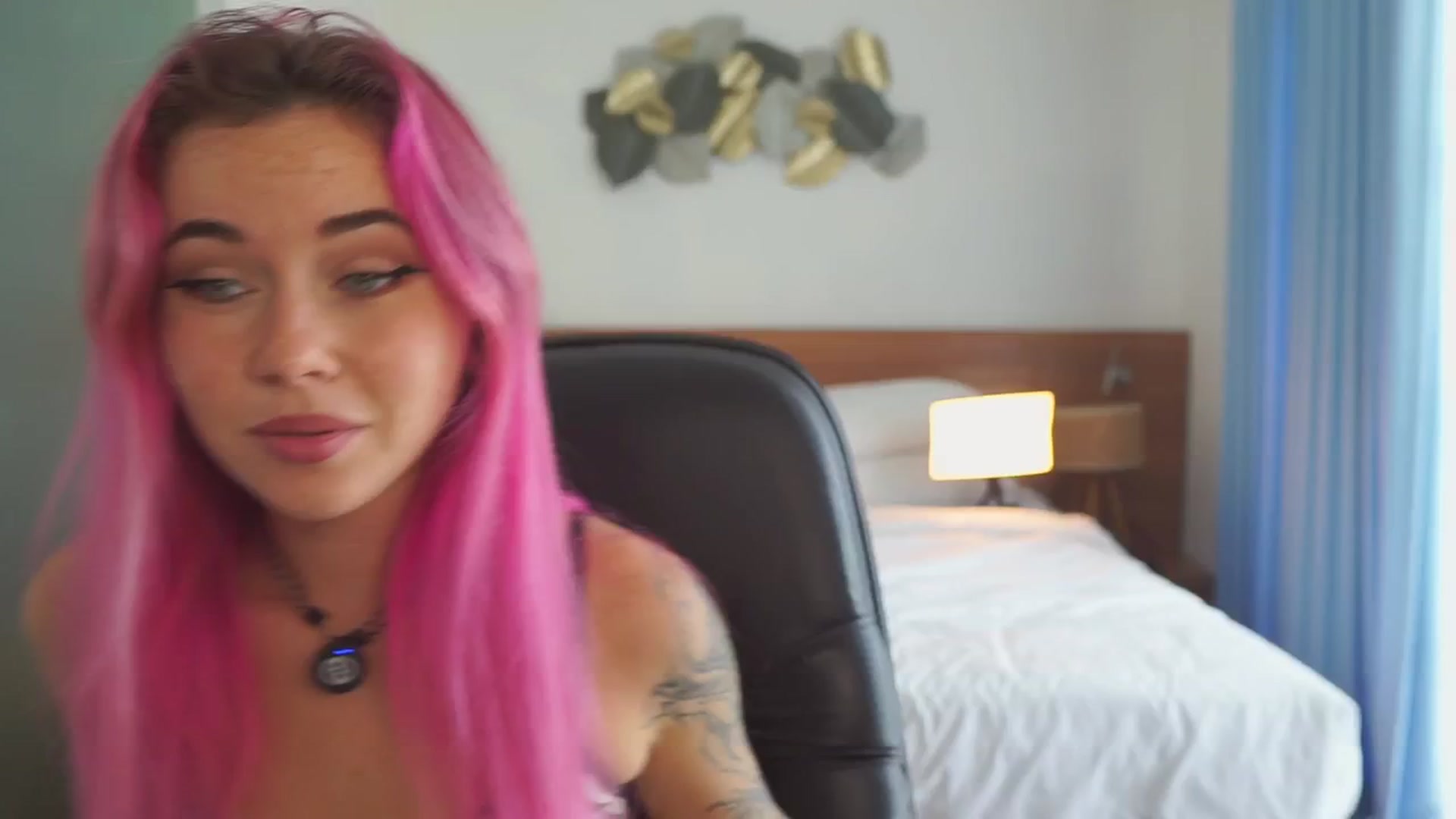 Gallery image thumbnail from Sarah_Pink's myfreecams stream on, 12/18/2025, 02:50 image 3 of 20
