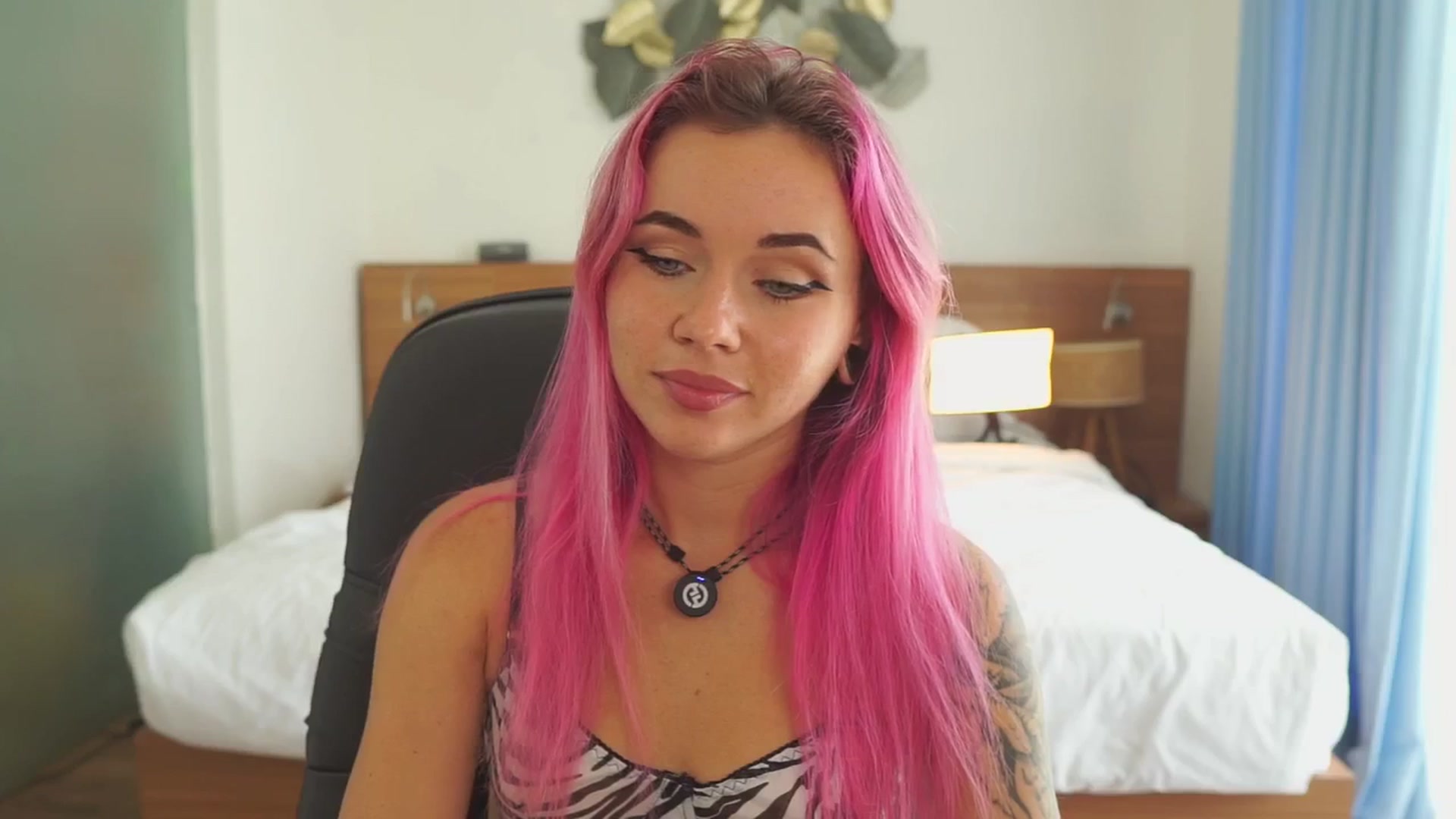 Gallery image thumbnail from Sarah_Pink's myfreecams stream on, 12/18/2025, 02:50 image 4 of 20