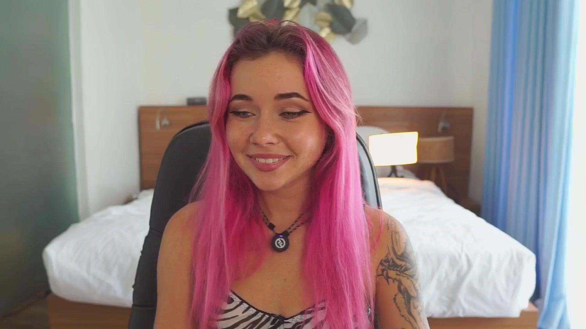 Gallery image thumbnail from Sarah_Pink's myfreecams stream on, 12/18/2025, 02:50 image 7 of 20